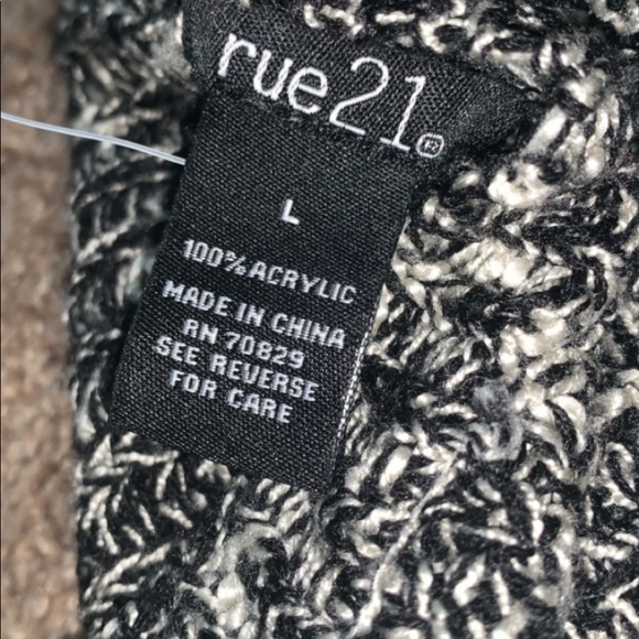 Black and white crop top - Picture 4 of 4